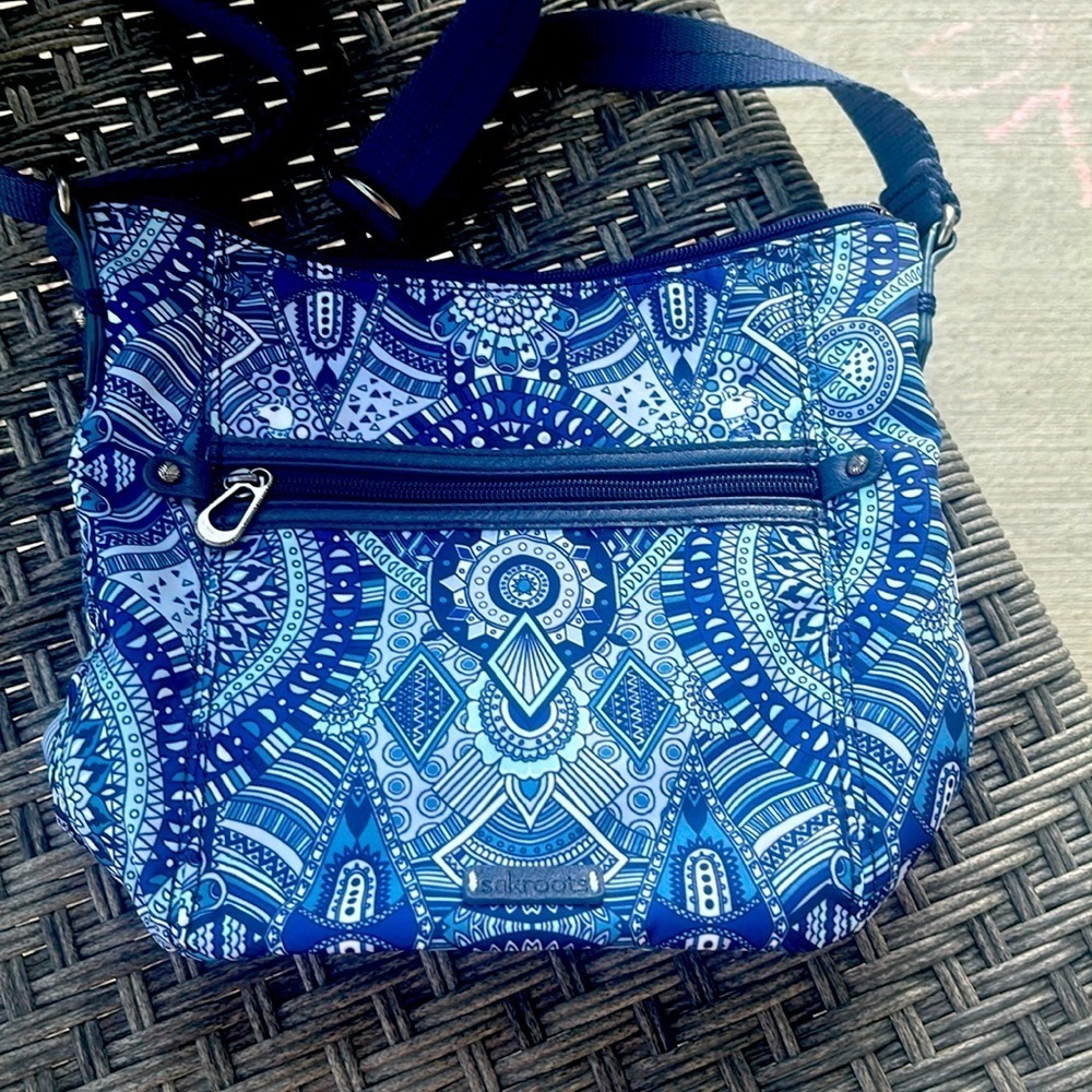 Sakroots Artists circle blue crossbody purse. New without tags.